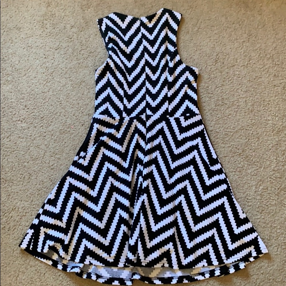 Dress - Picture 5 of 5